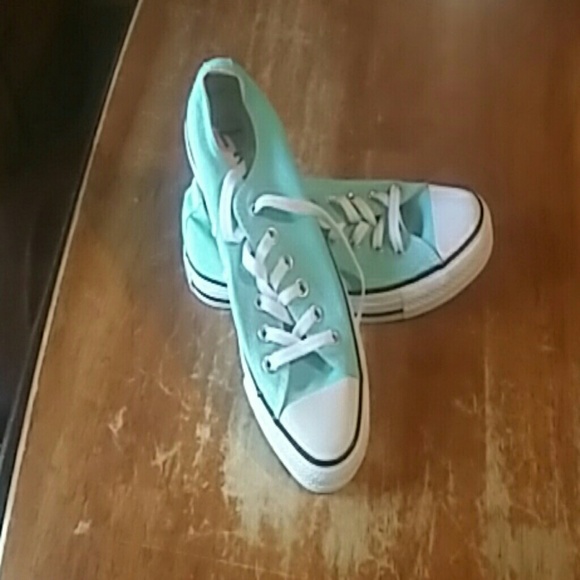 Converse shoes - Picture 2 of 2